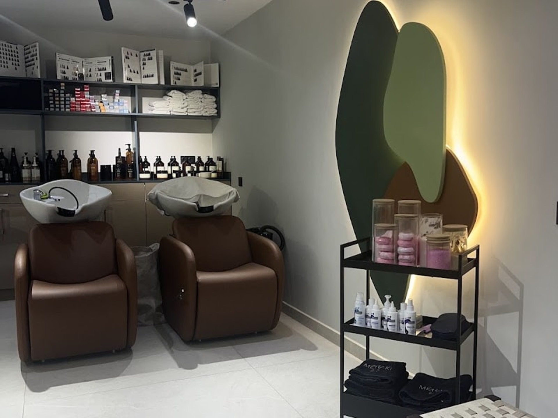 Espace coiffure et bacs de lavage de Meraki Studio